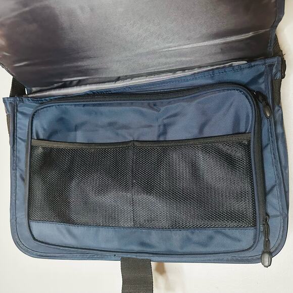 NWT SOLO Navy Expandable 15.6” Laptop Messenger Briefcase Shoulder Bag - Picture 16 of 16
